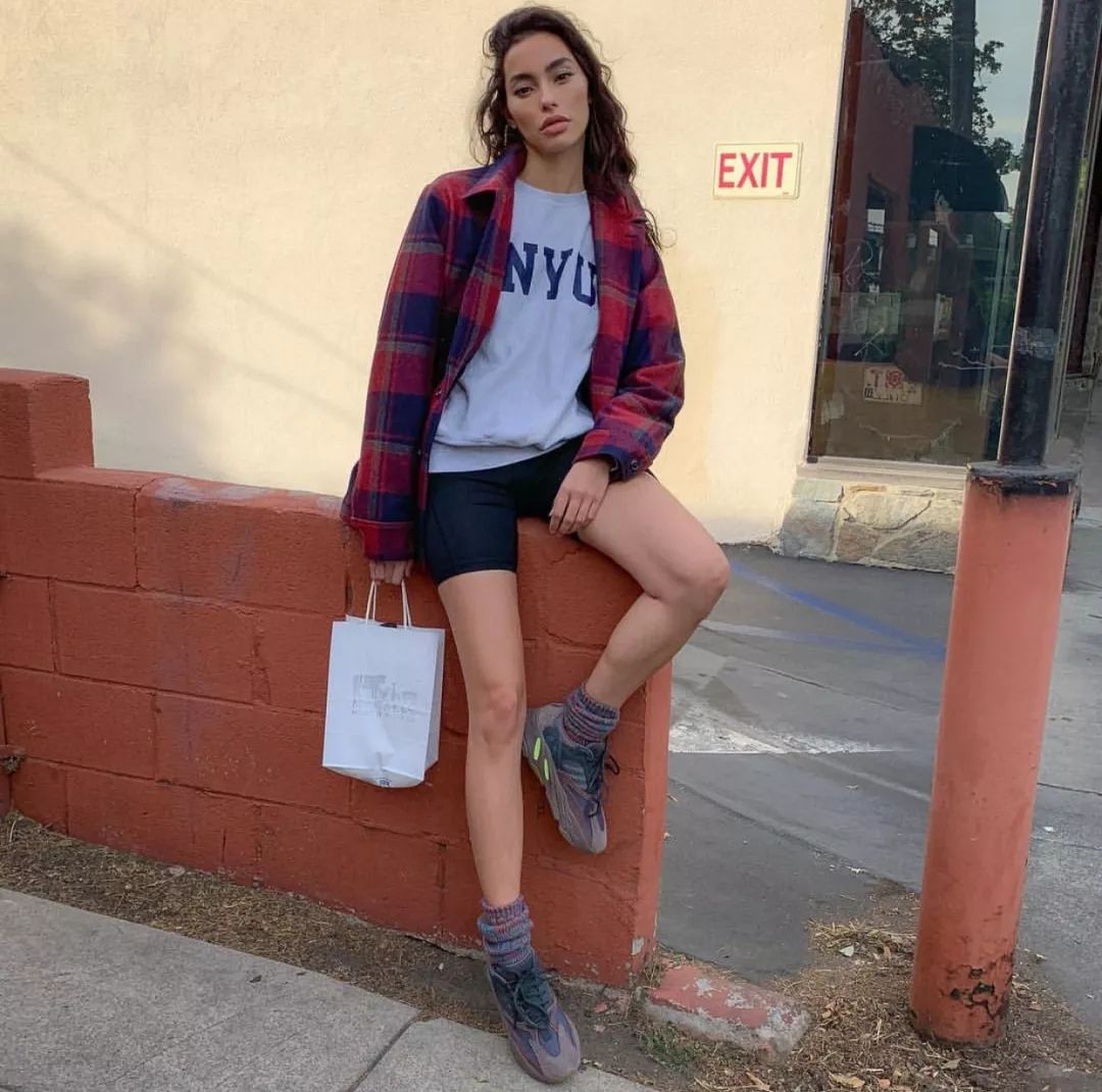 你以为卡戴珊才能驾驭的五分裤，泫雅告诉你：买它！