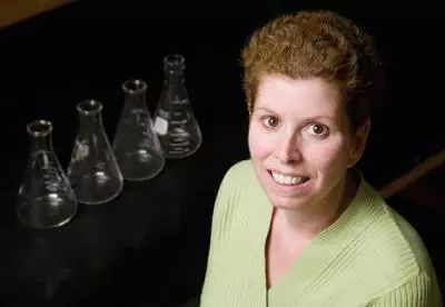 小心塑化剂！科学家证实，日常暴露剂量的塑化剂会导致雌性小鼠生殖能力大幅下降，最高可降50%丨科学大发现