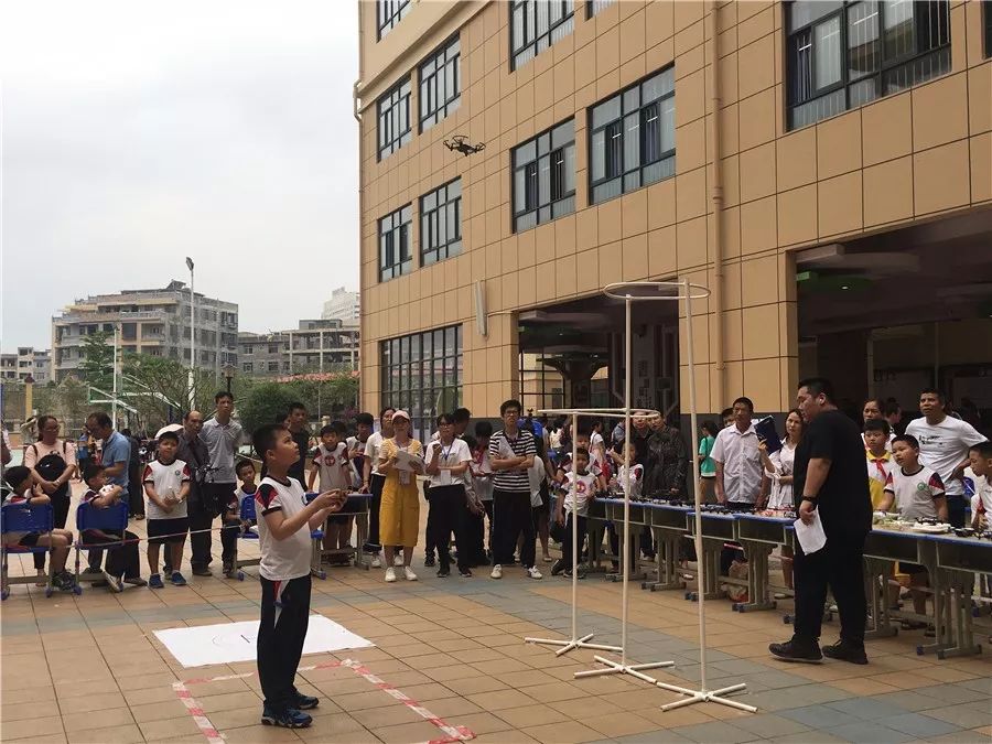 玉林举行了一场高科技的“较量”！机器人、无人机都出动了~