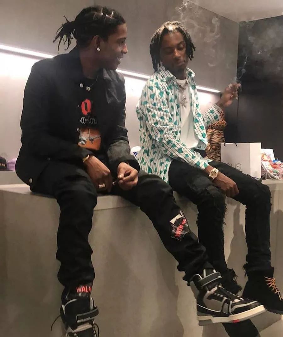 aj1和yeezy冰蓝哪个好,aj1和yeezy谁值得买