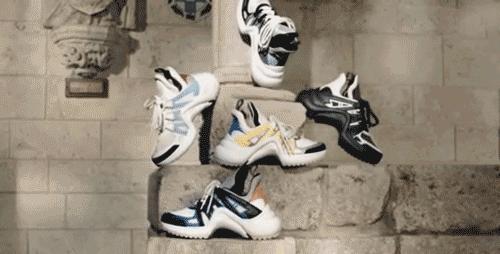 aj1和yeezy冰蓝哪个好,aj1和yeezy谁值得买