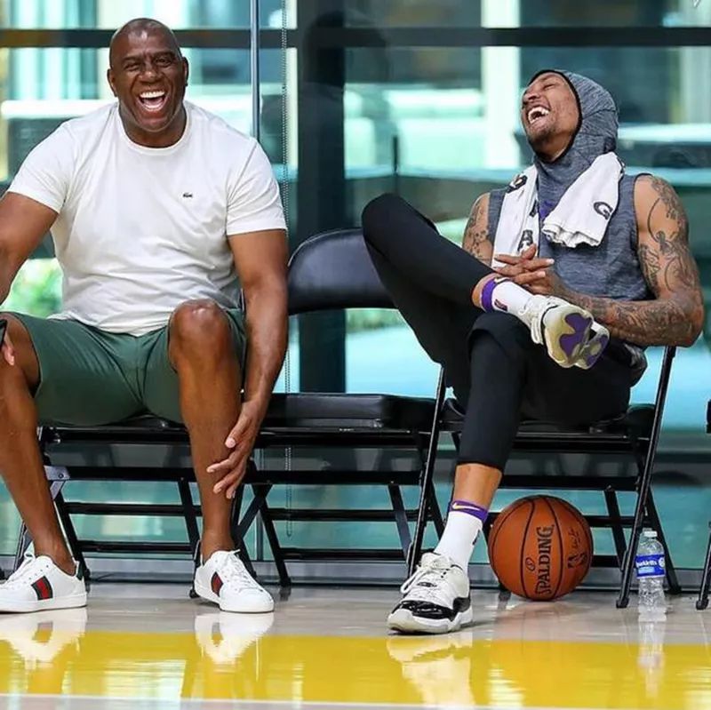 aj1和yeezy冰蓝哪个好,aj1和yeezy谁值得买