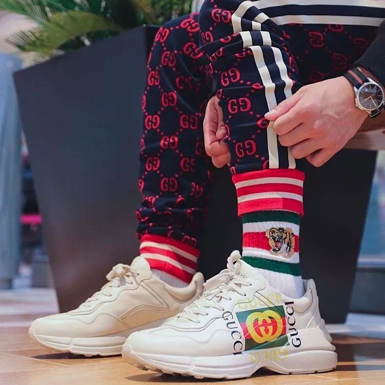 aj1和yeezy冰蓝哪个好,aj1和yeezy谁值得买