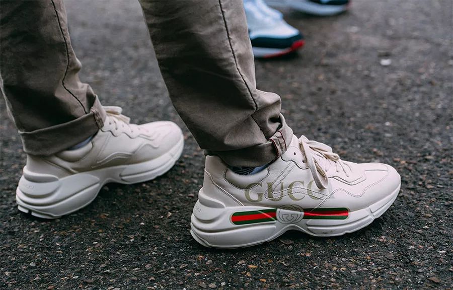 aj1和yeezy冰蓝哪个好,aj1和yeezy谁值得买