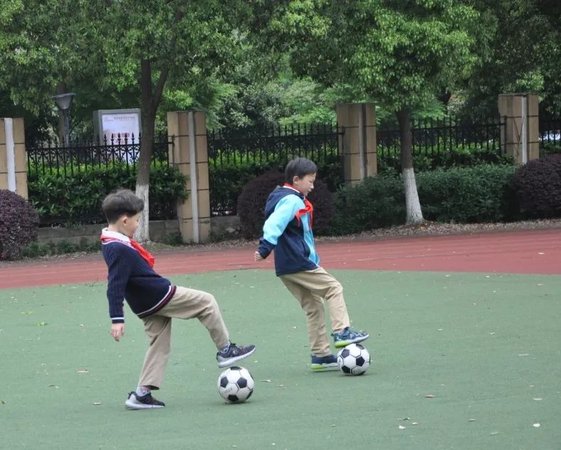 【丁兰风度】新教师展风采观课堂研方法