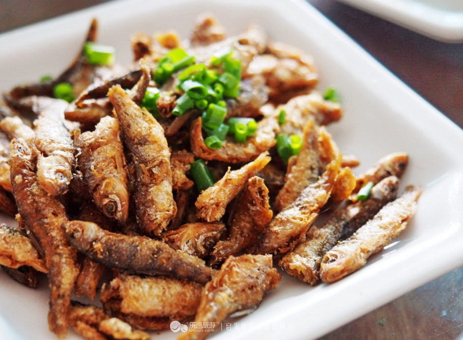 山沟沟里不存在的风景美如画,充满田园风光的美丽小村庄