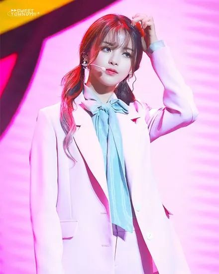 杨幂同款发型学生党双马尾,杨幂同款发型半扎双马尾