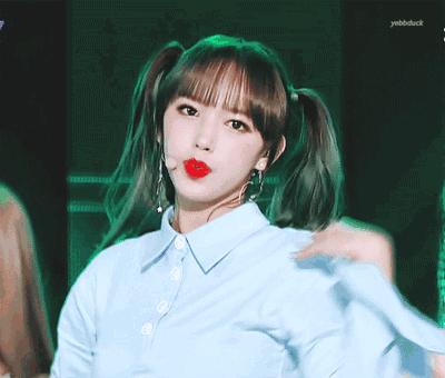 杨幂同款发型学生党双马尾,杨幂同款发型半扎双马尾