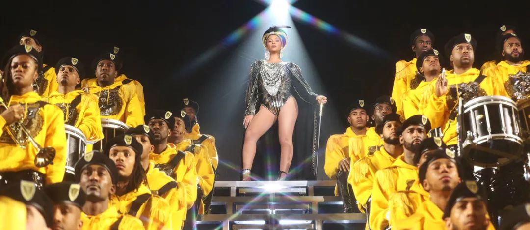 火爆国外音乐节现场,外国音乐节燃爆现场观众画面