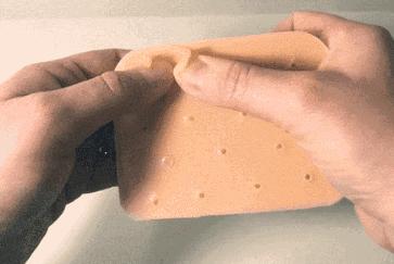 脸上的黑头是什么样的,脸上黑头很多皮肤也很差