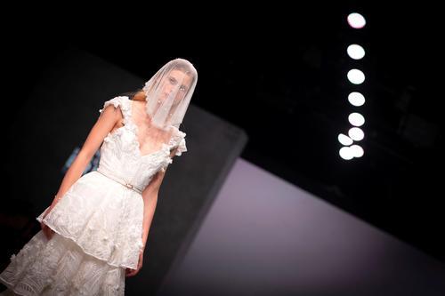 巴塞罗那高级婚纱时装,巴塞罗那2019秋冬婚纱秀