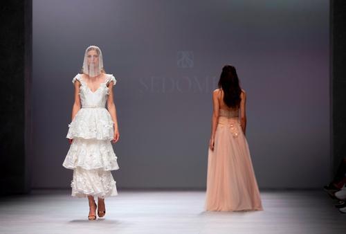 巴塞罗那高级婚纱时装,巴塞罗那2019秋冬婚纱秀