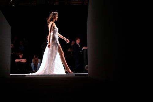 巴塞罗那高级婚纱时装,巴塞罗那2019秋冬婚纱秀