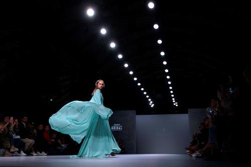 巴塞罗那高级婚纱时装,巴塞罗那2019秋冬婚纱秀