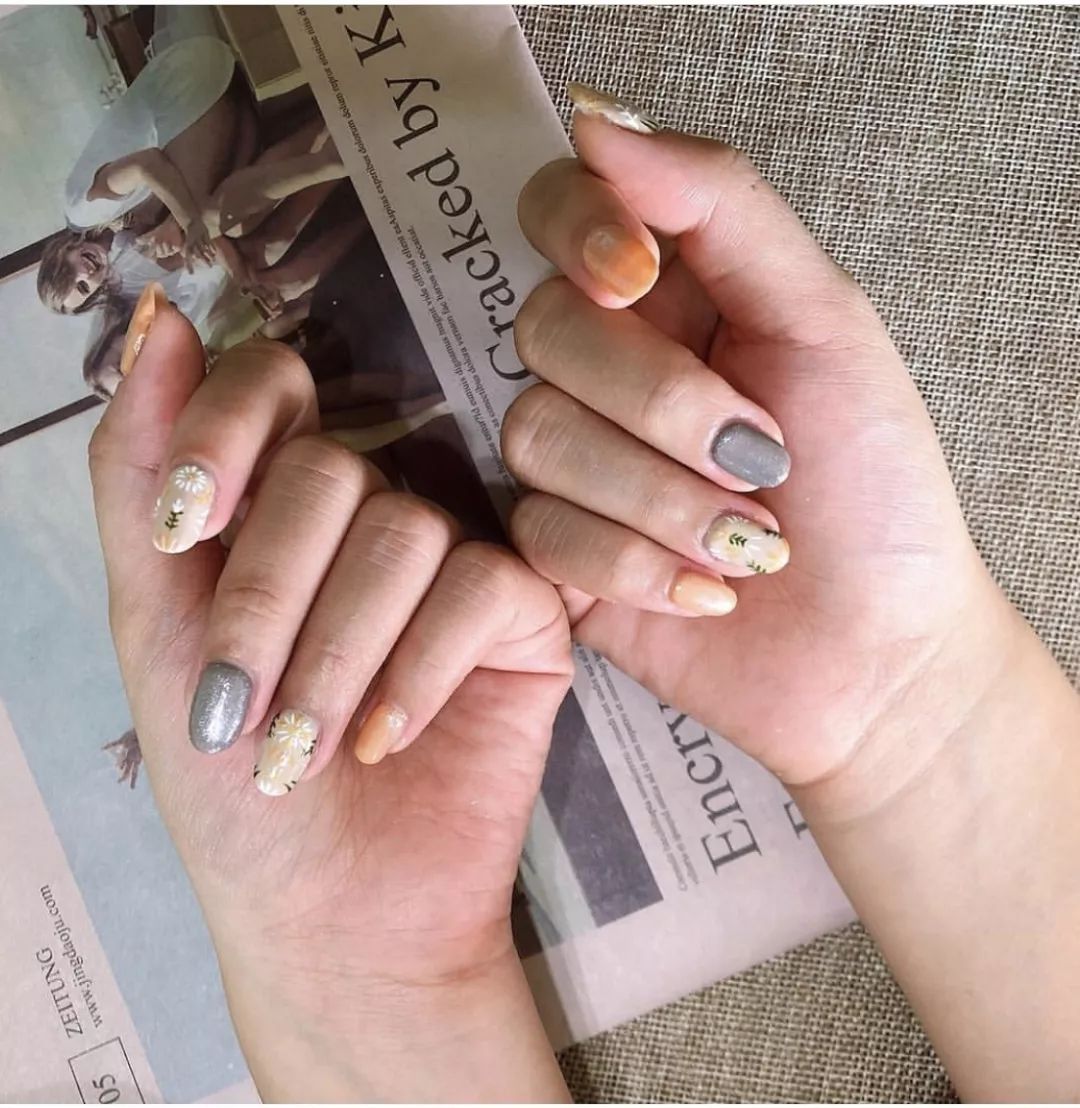 一款又甜又酷的美甲推荐给你们,夏日必备美甲ins风童趣