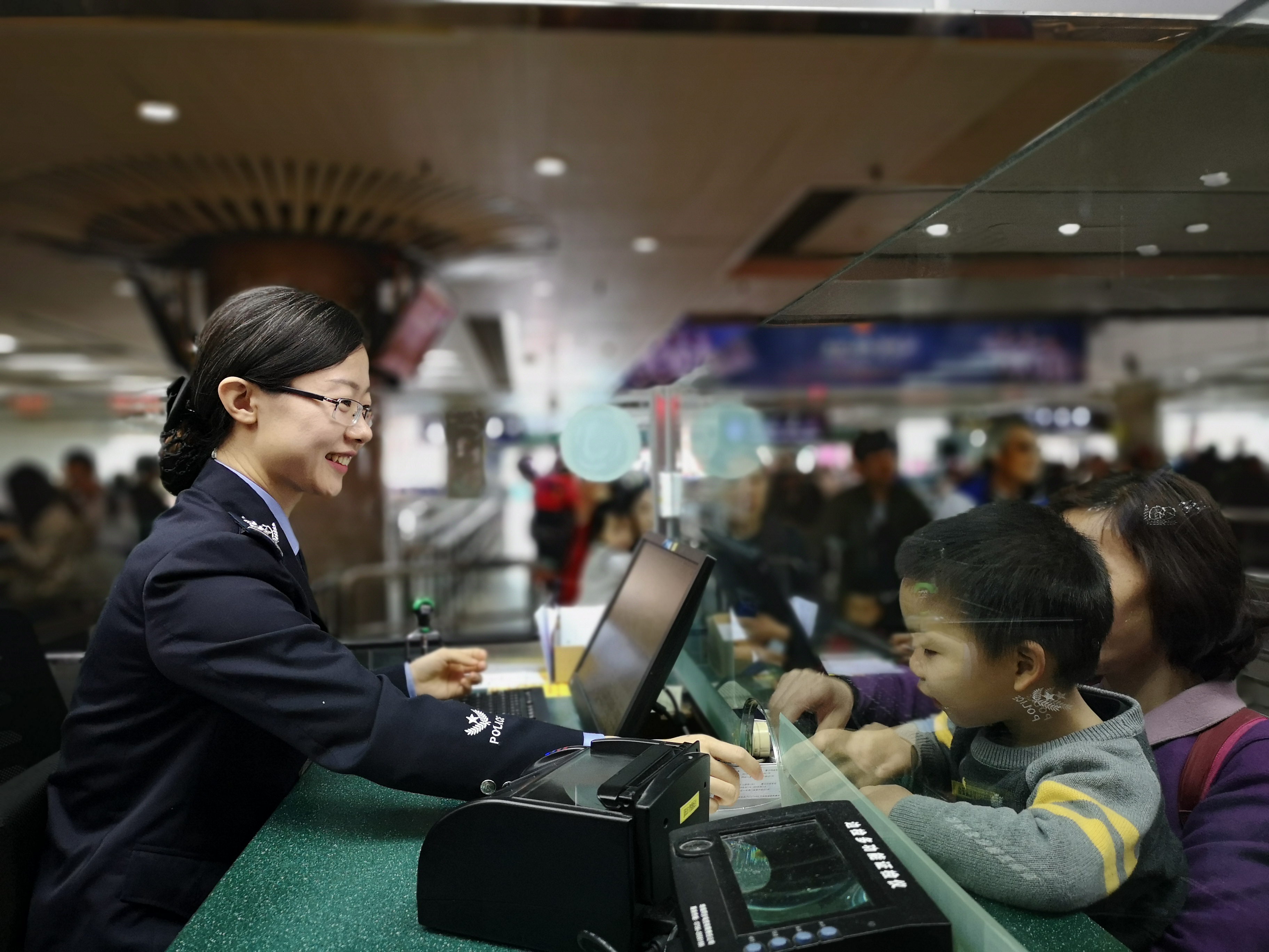 边检民警夫妻双双患重疾！警服是情侣服也是“敬业服”