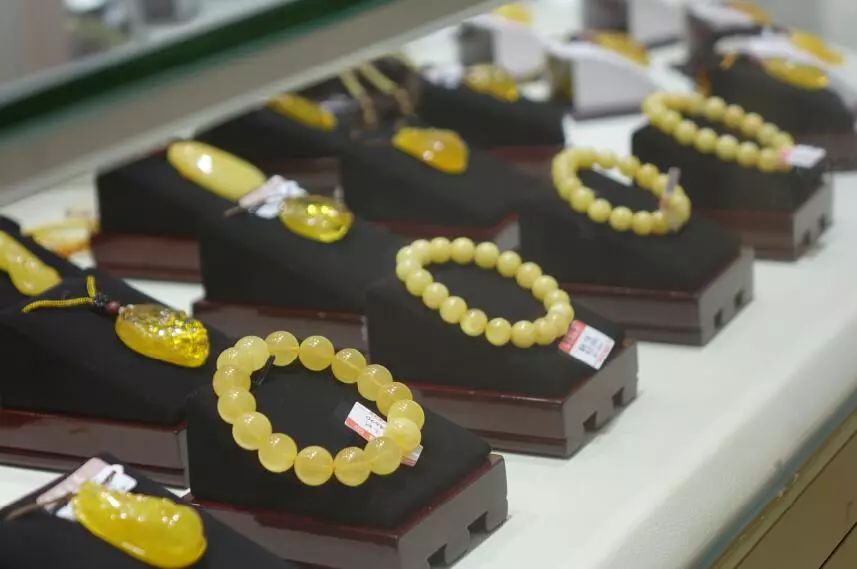 【双节钜惠】昌吉500个和田玉挂件免费送！和田玉低至三折起，进店即有好礼相赠！