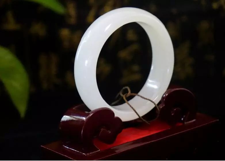 【双节钜惠】昌吉500个和田玉挂件免费送！和田玉低至三折起，进店即有好礼相赠！