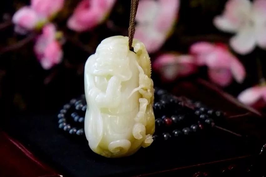 【双节钜惠】昌吉500个和田玉挂件免费送！和田玉低至三折起，进店即有好礼相赠！