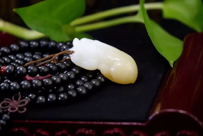 【双节钜惠】昌吉500个和田玉挂件免费送！和田玉低至三折起，进店即有好礼相赠！