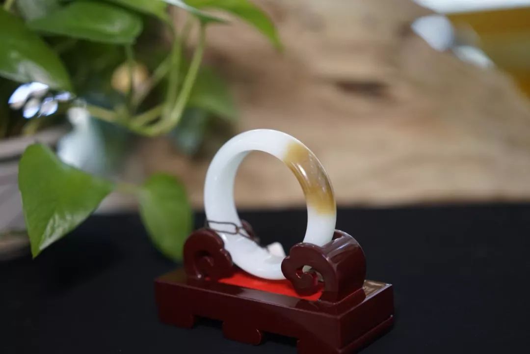 【双节钜惠】昌吉500个和田玉挂件免费送！和田玉低至三折起，进店即有好礼相赠！