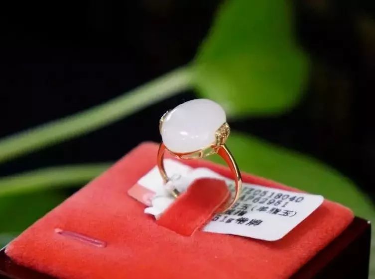 【双节钜惠】昌吉500个和田玉挂件免费送！和田玉低至三折起，进店即有好礼相赠！