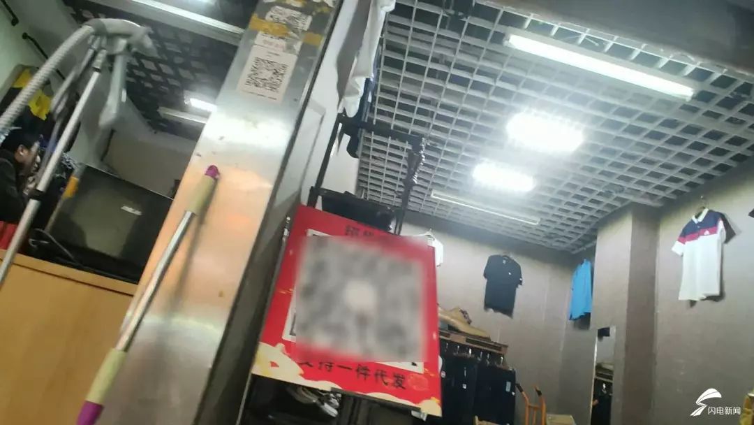 你的名牌衣服是打这儿来的吗？山东一服装市场千元大牌只卖几十元！附近200多个加工点偷加工……