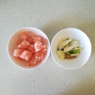 虾丸宝宝辅食的做法,辅食炒虾丸的家常做法
