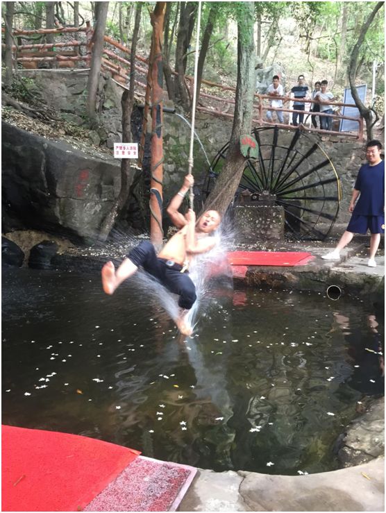 花为美，峡谷风光等你来，娱乐休闲尽开怀