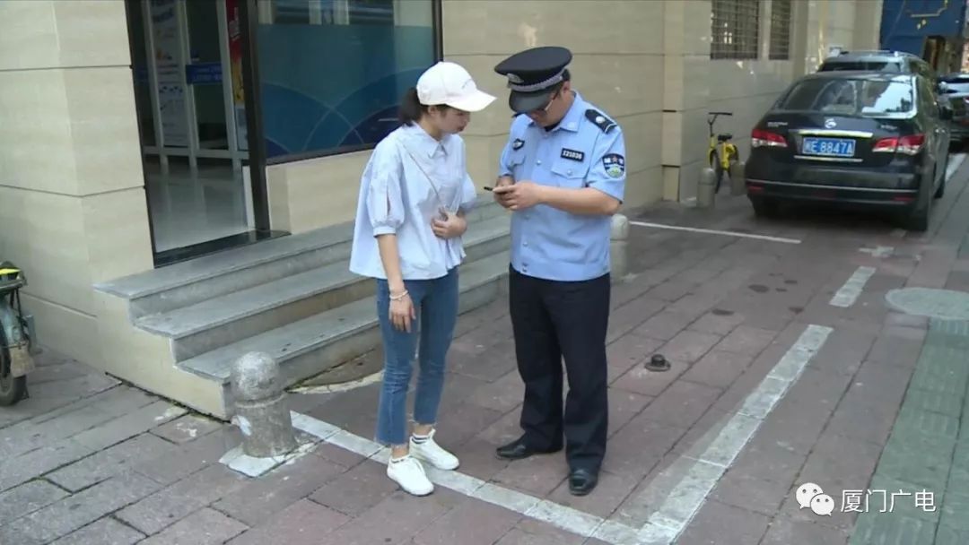 陌生男子让她去开房，女子照做。谁料民警从天而降，剧情反转！