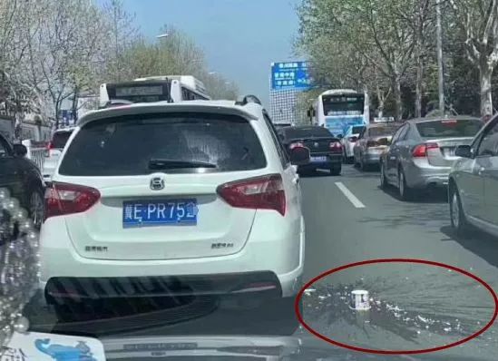 【992|生气】丢人丢到外省了……吃完泡面直接丢出车窗