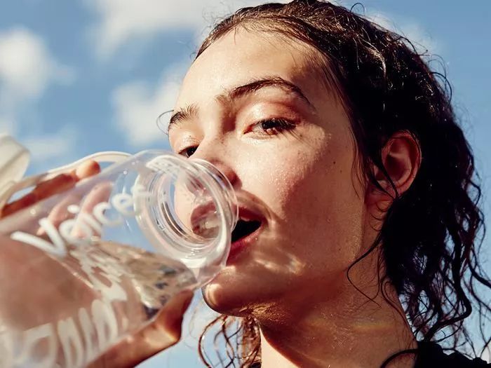 这届年轻人到底想要什么,为什么现在年轻人都想整容