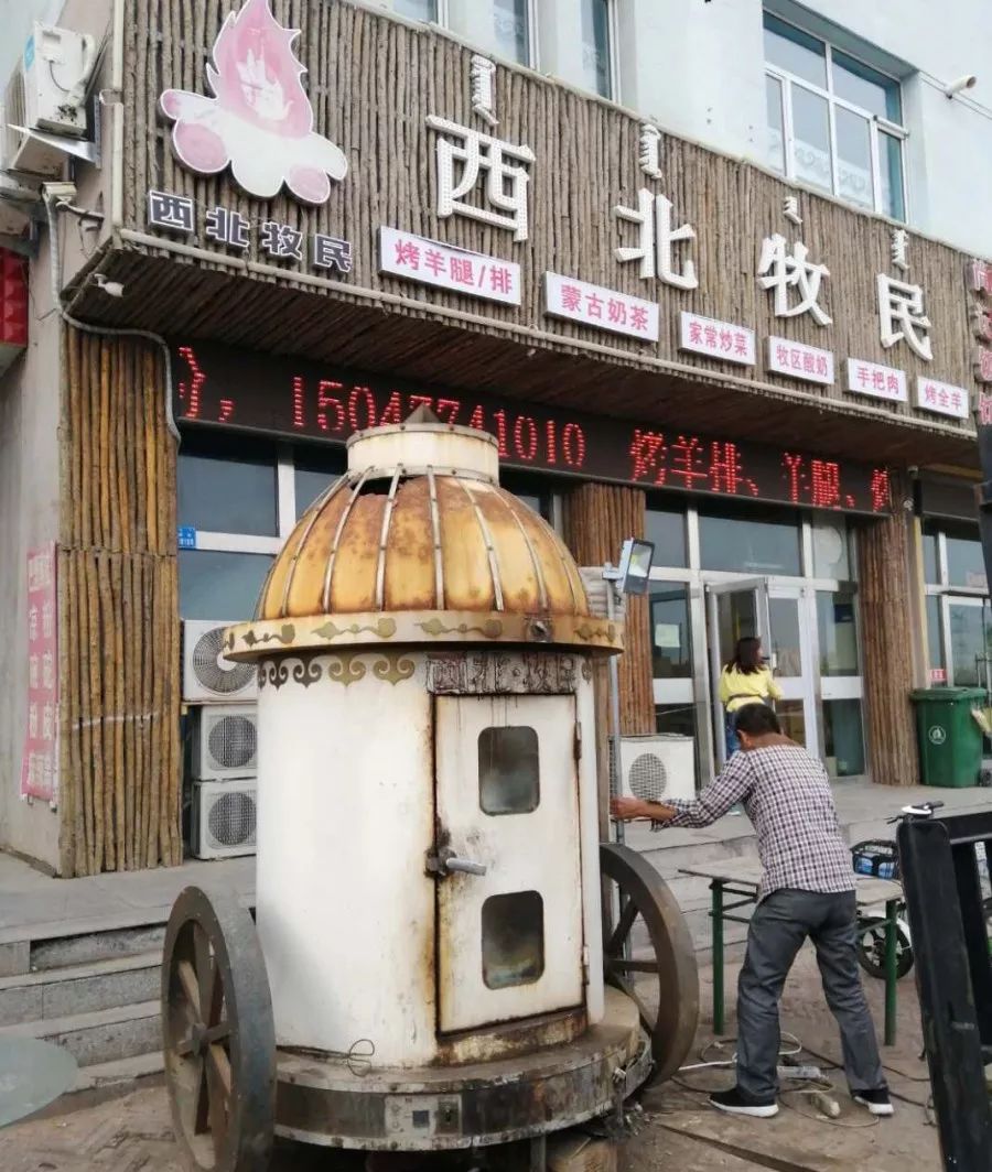 大规模烧烤摊占道经营,烧烤店铺占道经营