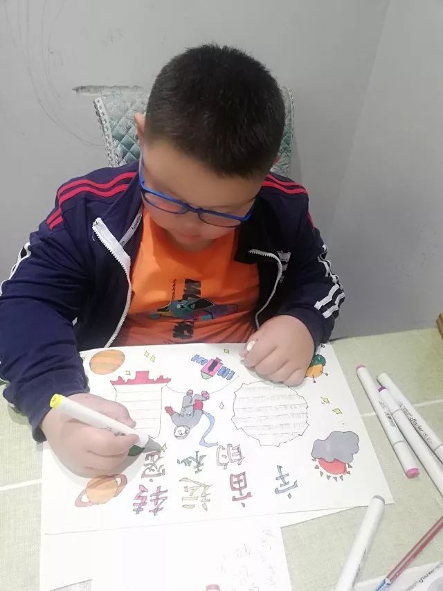 品味翰墨文香，记录阅读时光——丁荷111班阅读小报