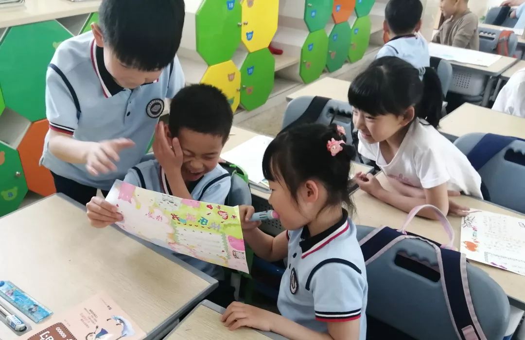 品味翰墨文香，记录阅读时光——丁荷111班阅读小报