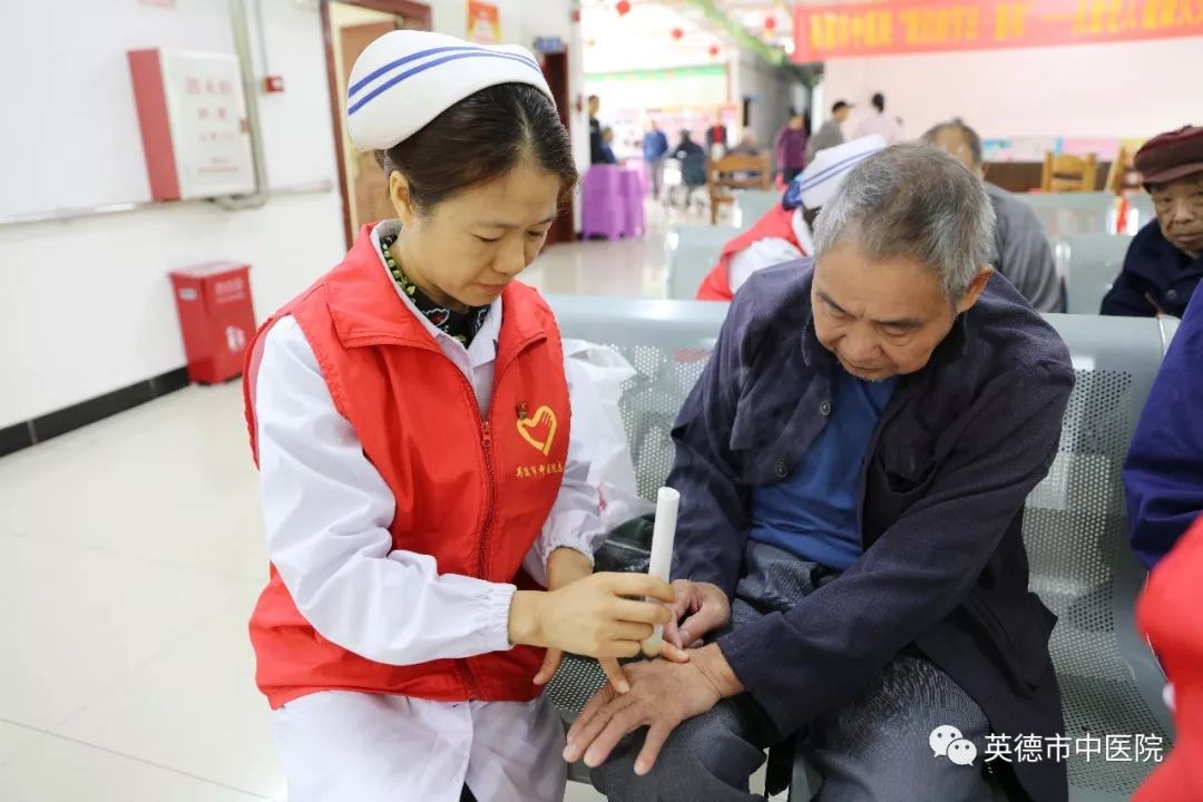 20年来坚守护理一线,十七年护理生涯前路漫漫勇往直前