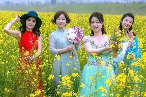 大妈的世界买广场舞服装,广场舞大妈的消费