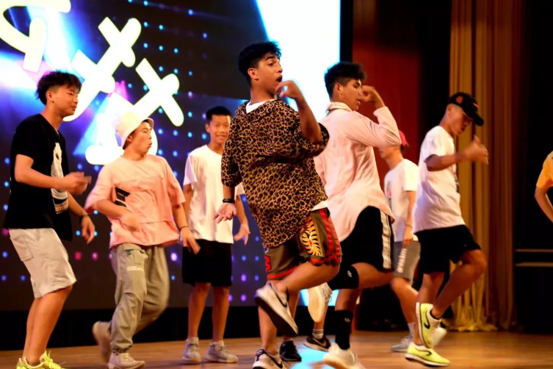 恒大足球夺冠大合唱,恒大足球学校比赛直播