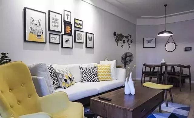 老公在卧室砌了小半堵墙愣是造出一个衣帽间，来人见了都赞不绝口