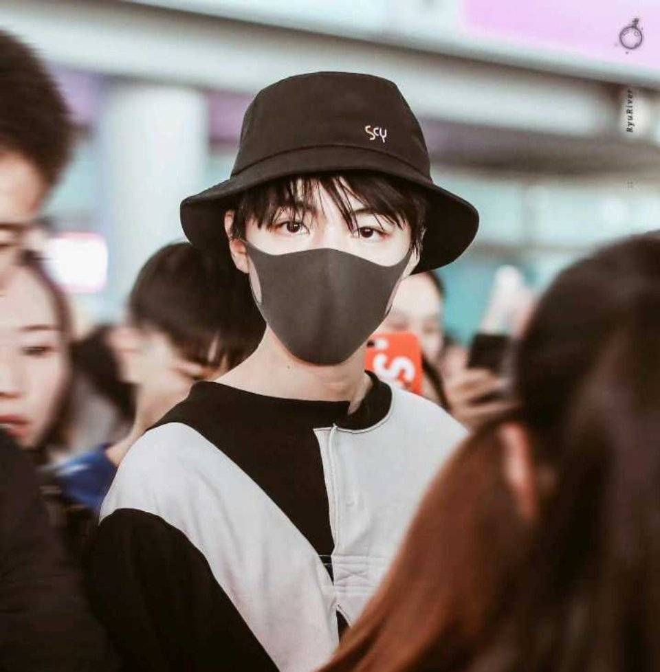 tfboys六周年王俊凯踩点,tfboys六周年黑白纪录片王俊凯