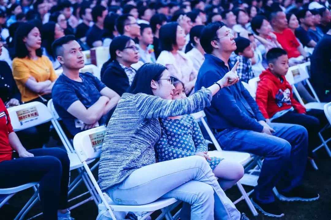 艾森巴赫献中国户外首秀，2019辰山草地广播音乐节收官，但精彩仍在继续！