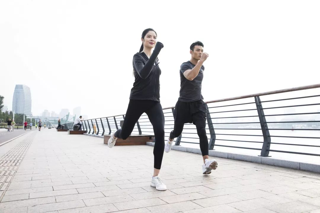 璺戞鑰呰啙,璺戞鑰呰啙鐤兼槸鎬庝箞鍥炰簨