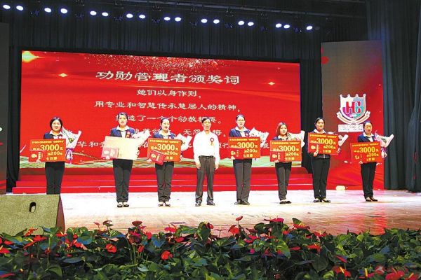 砥砺前行二十载奋楫扬帆谱新篇,砥砺奋进七十载继往开来谱新篇