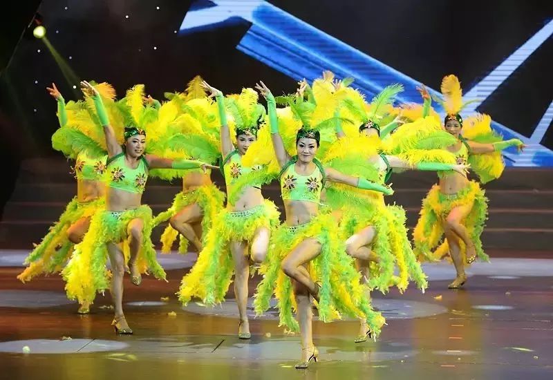 明星车手见面会、舞台表演、现场福利，车迷日最强攻略在这里！