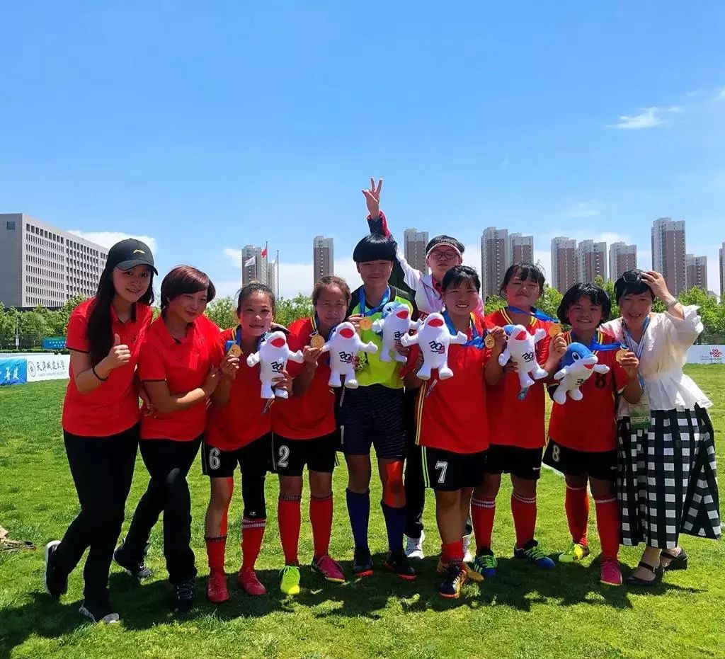 刚刚，她们夺冠了