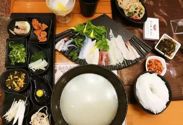 昆明北市区最正宗的过桥米线,昆明潮玩城