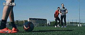 足球基本功训练控球教学慢动作,新手必会的足球五个过人技巧