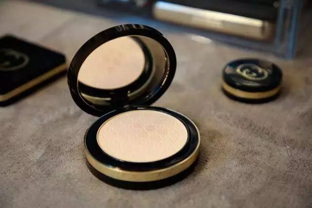 颜值使用感都在线的彩妆线为什么一直不红？GUCCI麻烦你反思一下！