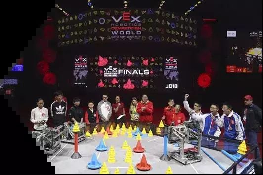 这个周末，到毅德城看机器人大赛，广西乃至东盟国家的高手都来了
