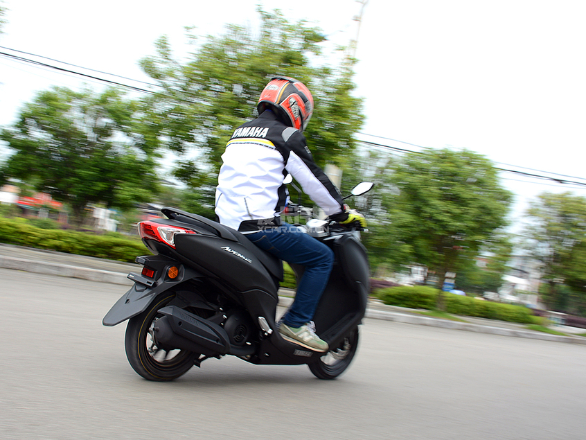 雅马哈巡鹰125和铃木uy125哪个好,本田裂行125和雅马哈巡鹰125比较